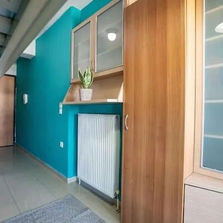 Cozy Corner Apartment *